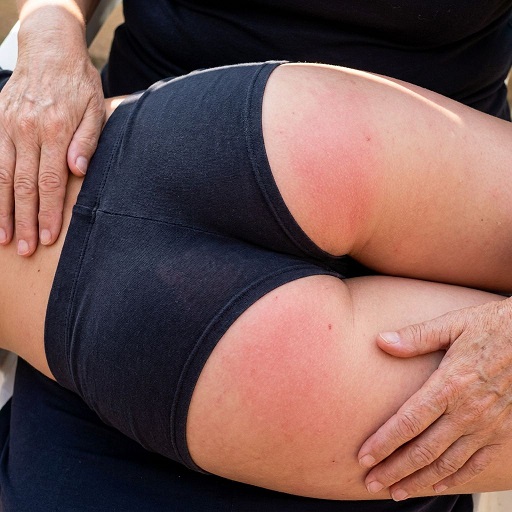 POV OTK Spanking: Älterer Mann versohlt junge Frau