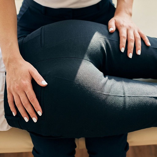 FF Spanking in Stoffhose: Studentin versohlt Professorin